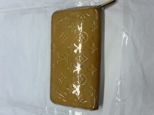 高知市S様ご愛用、VUITTONエナメル長財布をカラーチェンジ！